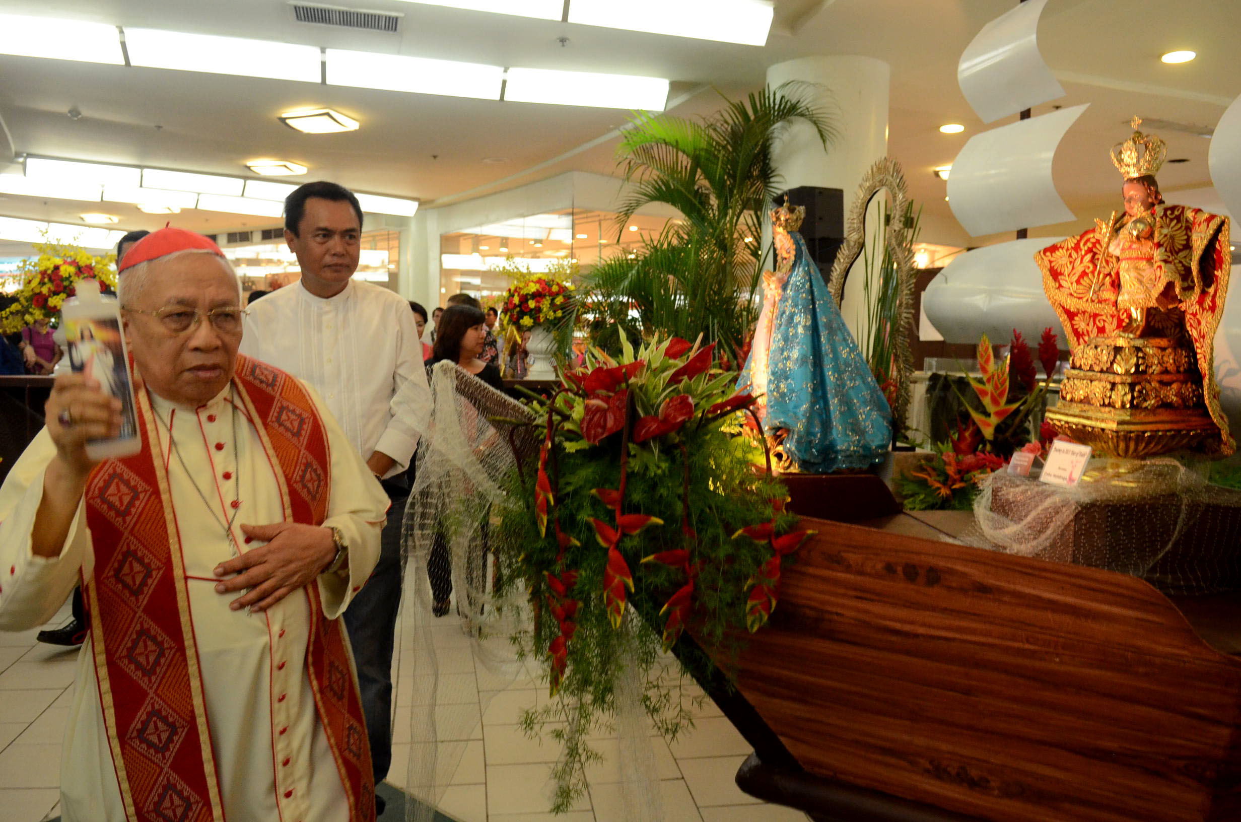 Cebu Archbishop Emeritus Ricardo Cardinal Vidal leads the opening and blessing of the Sto. Nino exhibit in Ayala Center Cebu. With him is Cebu Holdings president Francis Monera. (Sun.Star Photo/Ruel Rosello)